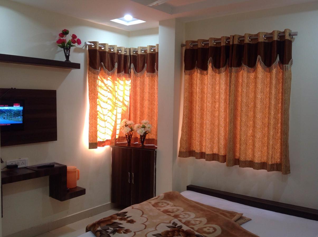 Hotel Vrandavan Palace Near Mahakal Temple Ujjain Ngoại thất bức ảnh