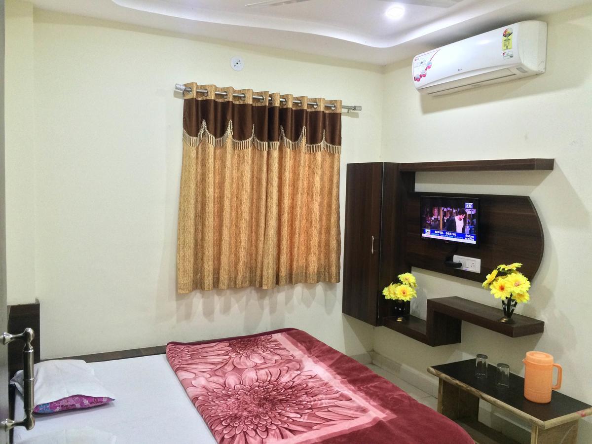 Hotel Vrandavan Palace Near Mahakal Temple Ujjain Ngoại thất bức ảnh